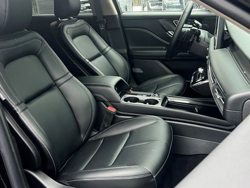 Used 2025 Lincoln Corsair AWD image 9