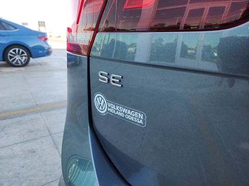 Used 2024 Volkswagen Tiguan SE image 10