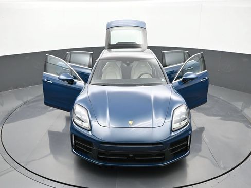 Certified 2025 Porsche Panamera image 34