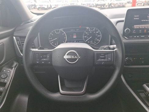 Used 2025 Nissan Rogue S FWD image 12