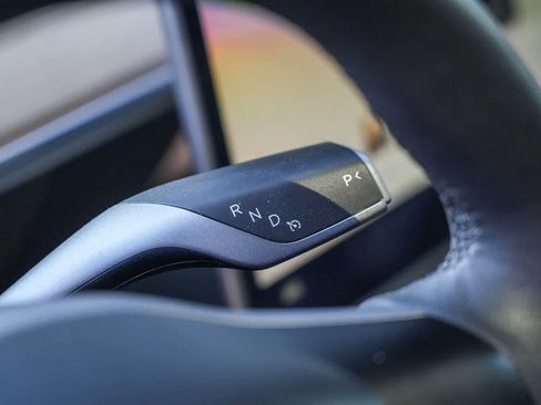 Used 2023 Tesla Model Y 2WD image 19