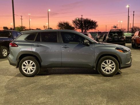 Used 2026 Toyota Corolla Cross L image 4