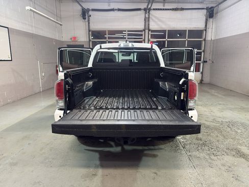 Used 2018 Toyota Tacoma Limited AWD/4WD image 11