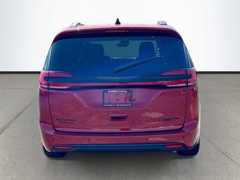 Used 2025 Chrysler Pacifica Limited FWD image 29