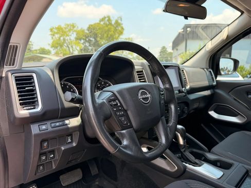 Used 2022 Nissan Frontier SV AWD/4WD image 15