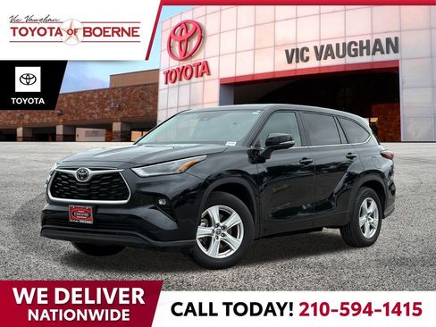 Certified 2025 Toyota Highlander LE FWD image 1