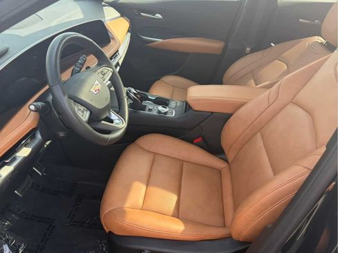 Certified 2025 Cadillac XT4 Sport AWD/4WD image 9