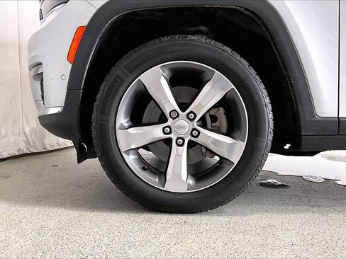 Used 2023 Jeep Grand Cherokee L Limited w/ Luxury Tech Group II image 6