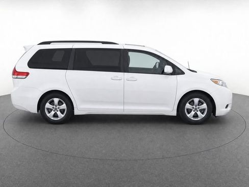 Used 2014 Toyota Sienna XLE FWD image 8