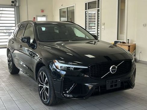 Certified 2025 Volvo XC60 B5 Plus image 2