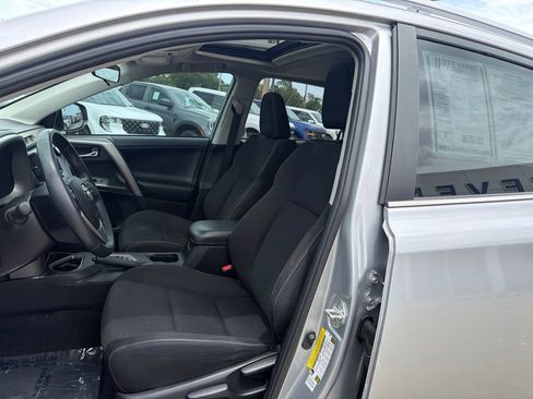 Used 2018 Toyota RAV4 XLE FWD image 12