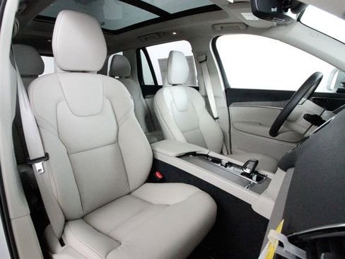 Certified 2025 Volvo XC90 B6 Plus w/ Protection Package Premier image 24