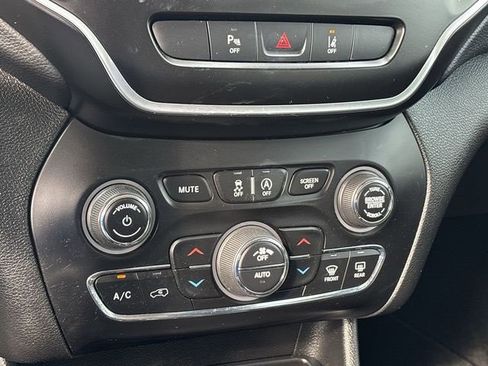 Used 2021 Jeep Cherokee Latitude Lux w/ Comfort/Convenience Group image 31