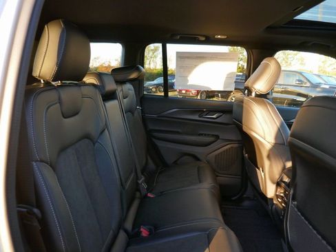 New 2025 Jeep Grand Cherokee Altitude AWD/4WD image 12