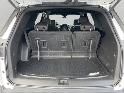 Used 2023 Chevrolet Traverse RS image 32