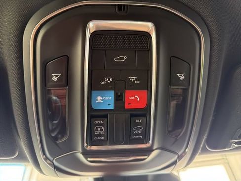 Used 2025 Jeep Grand Cherokee Altitude AWD/4WD image 28