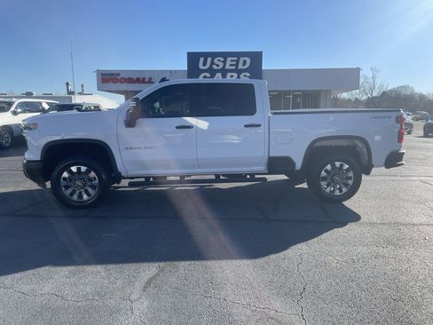 Used 2025 Chevrolet Silverado 2500 Custom w/ Custom Value Package image 8