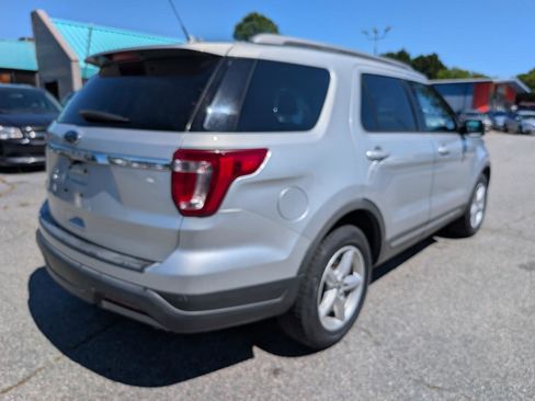 Used 2019 Ford Explorer XLT w/ Equipment Group 202A FWD image 5