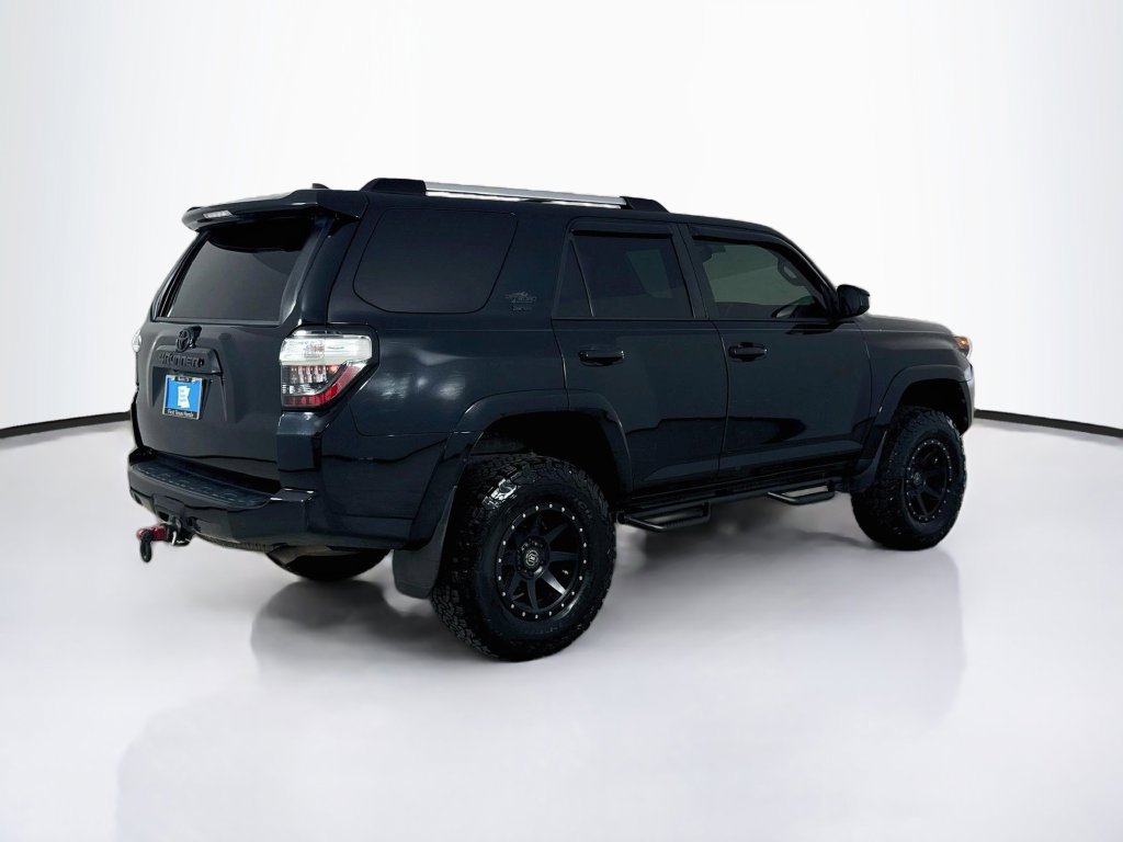 Used 2018 Toyota 4Runner SR5 AWD/4WD image 7