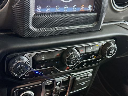 Used 2023 Jeep Wrangler Unlimited AWD/4WD image 23