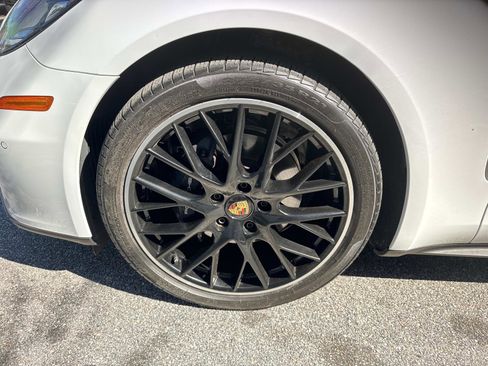 Used 2023 Porsche Panamera 4 Platinum Edition image 10