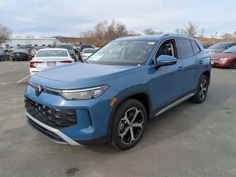 New 2026 Volkswagen Tiguan SE image 7