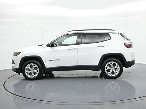Used 2024 Jeep Compass Latitude AWD/4WD image 9