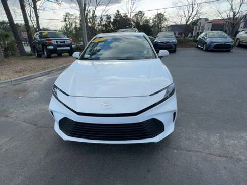 Used 2025 Toyota Camry LE image 6