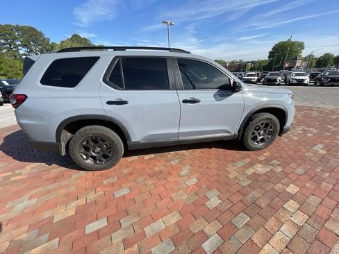 Certified 2025 Honda Pilot TrailSport image 23