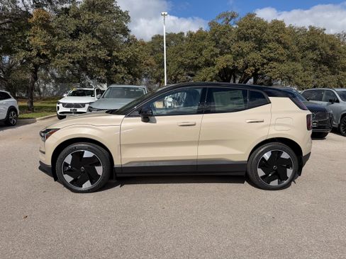 New 2026 Volvo EX30 Plus w/ Protection Package Premier image 3