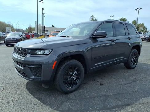 New 2026 Jeep Grand Cherokee Altitude AWD/4WD image 3