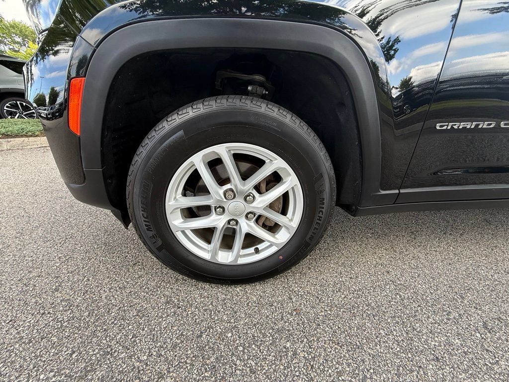 Used 2023 Jeep Grand Cherokee Laredo X AWD/4WD image 31