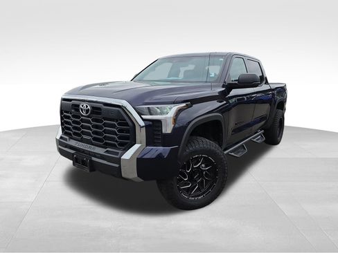 Used 2025 Toyota Tundra SR5 w/ TRD Off-Road Package AWD/4WD image 9
