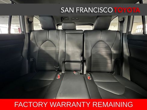 Used 2021 Toyota Highlander XLE AWD/4WD image 15