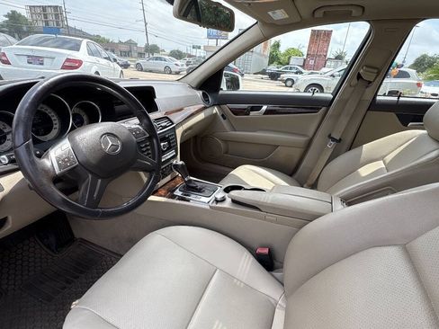 Used 2013 Mercedes-Benz C 300 4MATIC Sedan image 3