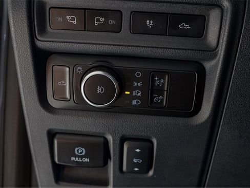 Used 2024 Ford F150 Platinum image 18