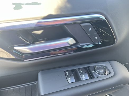 New 2026 Chevrolet Suburban LS image 18