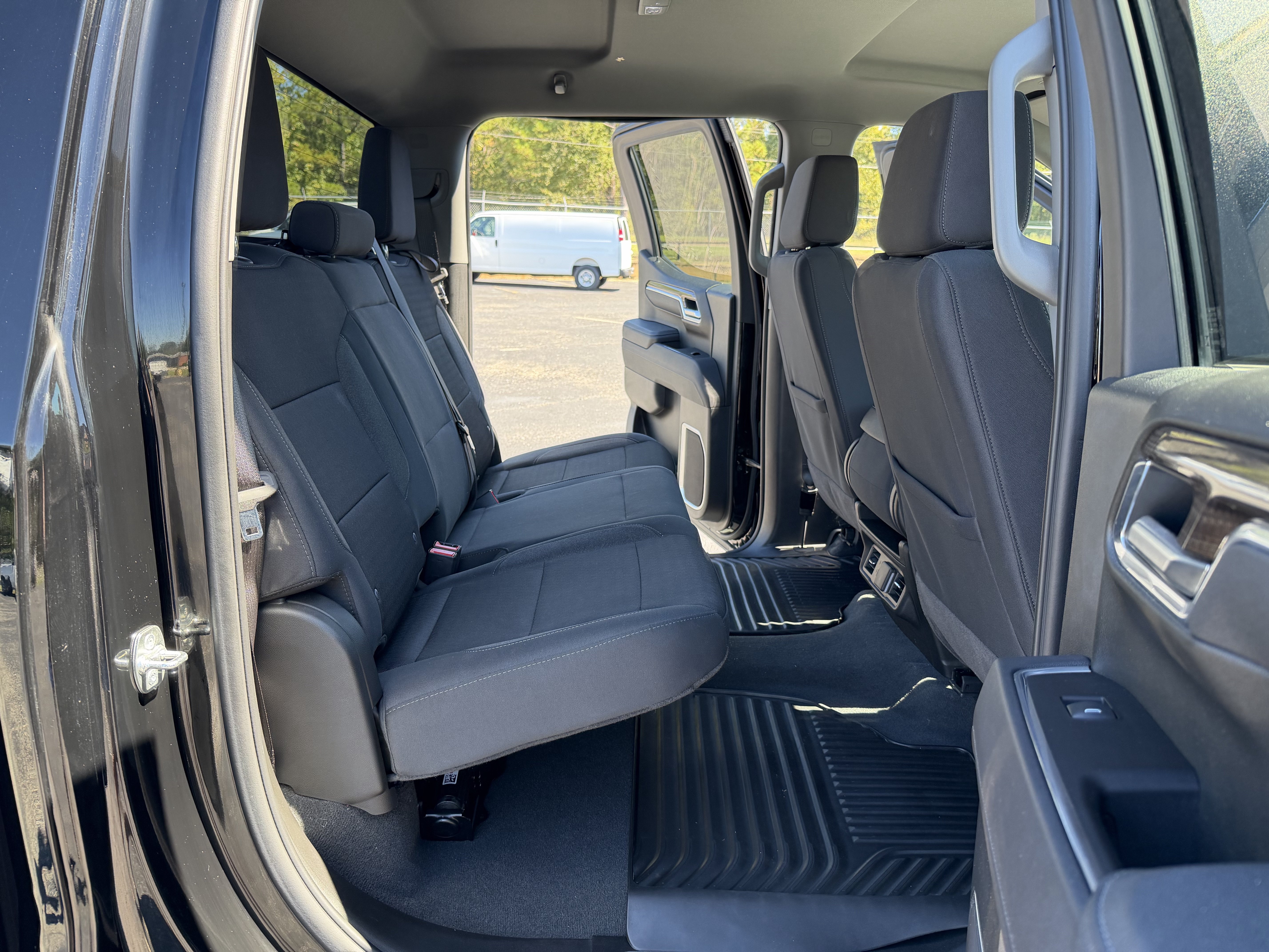 Used 2025 Chevrolet Silverado 1500 LT AWD/4WD image 32