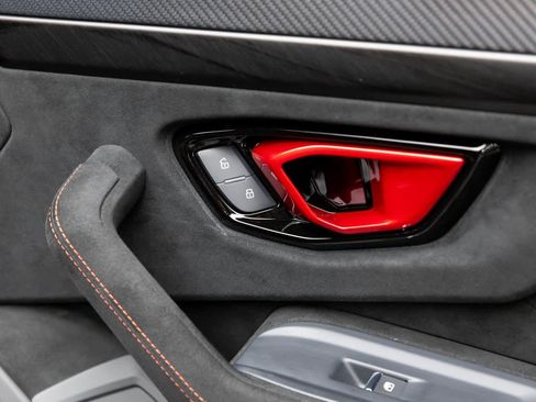 Used 2023 Lamborghini Urus Performante image 49