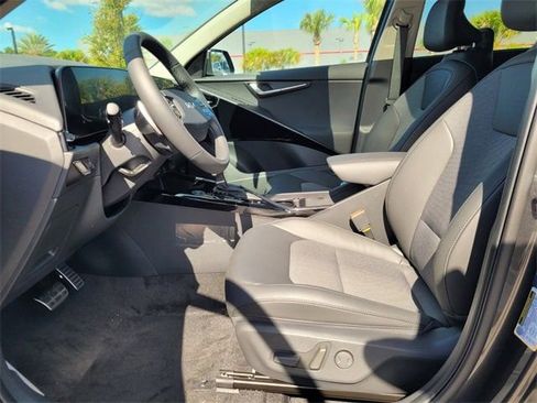 New 2025 Kia Niro EX Touring image 6