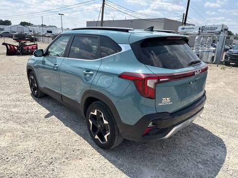 Used 2024 Kia Seltos EX AWD/4WD image 2