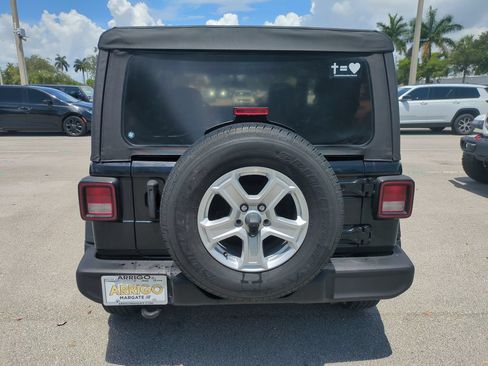 Used 2021 Jeep Wrangler Sport AWD/4WD image 7
