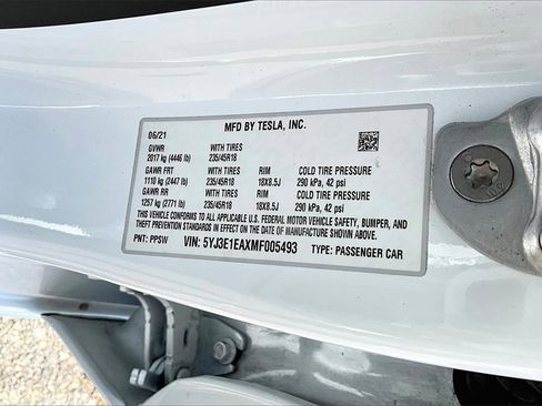 Used 2021 Tesla Model 3 Standard Range Plus image 16