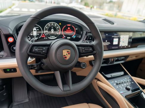 Used 2026 Porsche Cayenne image 14