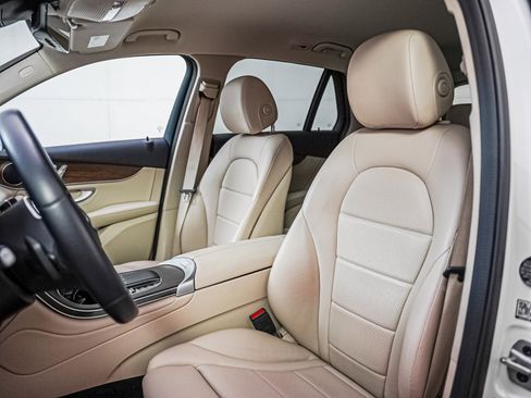 Used 2022 Mercedes-Benz GLC 300 4MATIC image 11