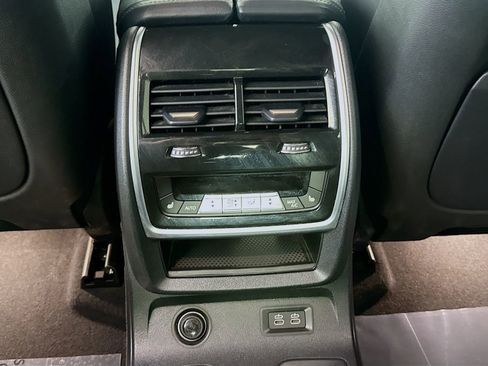Used 2021 BMW X7 xDrive40i w/ M Sport Package AWD/4WD image 26