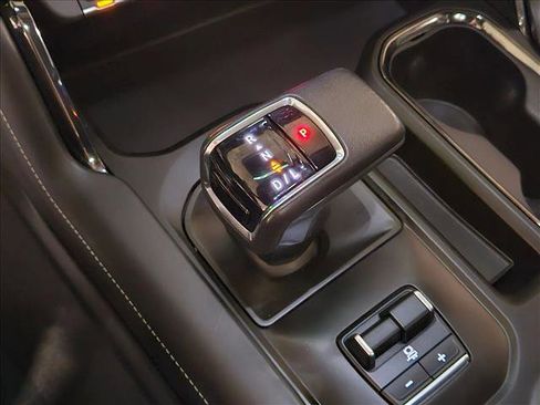 Used 2022 GMC Sierra 1500 AT4X image 12