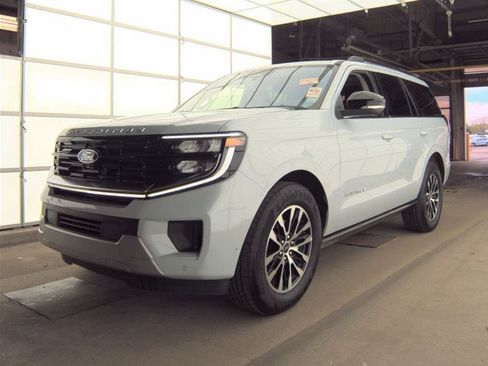 Certified 2025 Ford Expedition Platinum AWD/4WD image 5