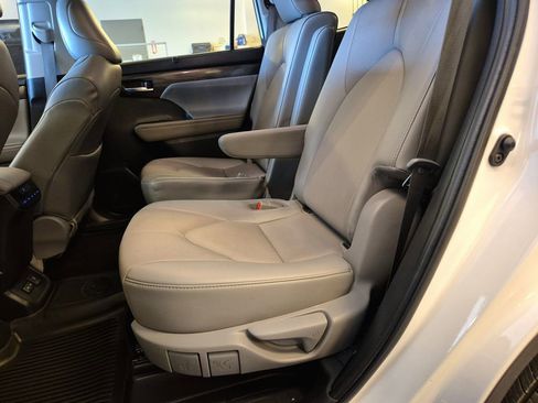Used 2022 Toyota Highlander Limited AWD/4WD image 29