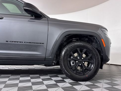 New 2026 Jeep Grand Cherokee Altitude image 22